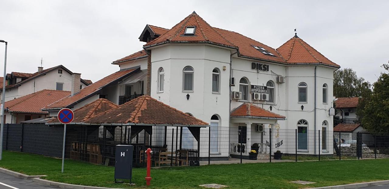 Apartmani Diksi Zrenjanin Extérieur photo