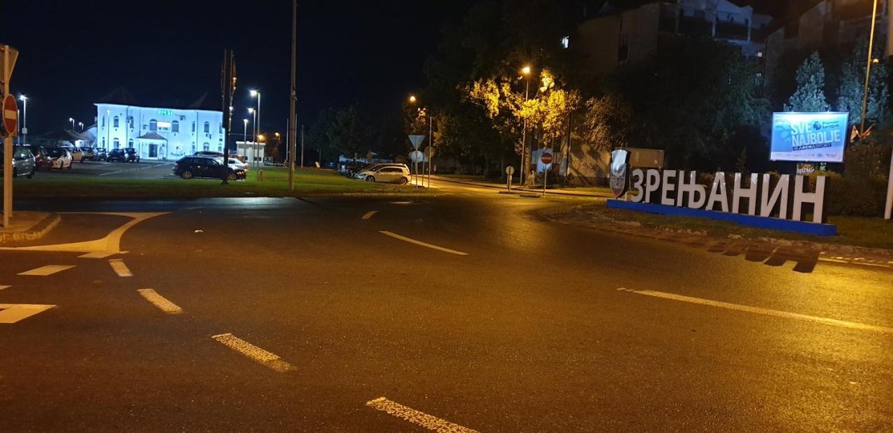 Apartmani Diksi Zrenjanin Extérieur photo