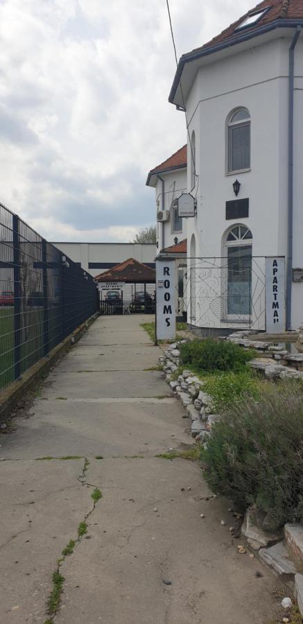 Apartmani Diksi Zrenjanin Extérieur photo