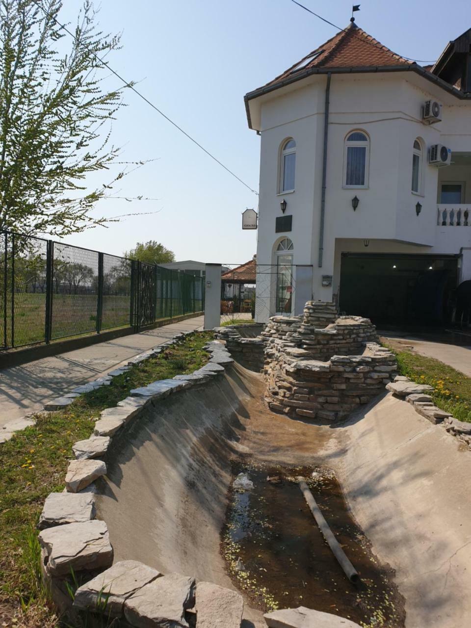 Apartmani Diksi Zrenjanin Extérieur photo