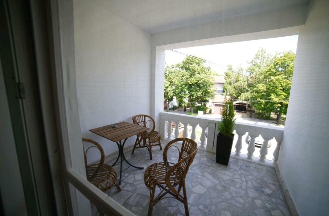 Apartmani Diksi Zrenjanin Extérieur photo